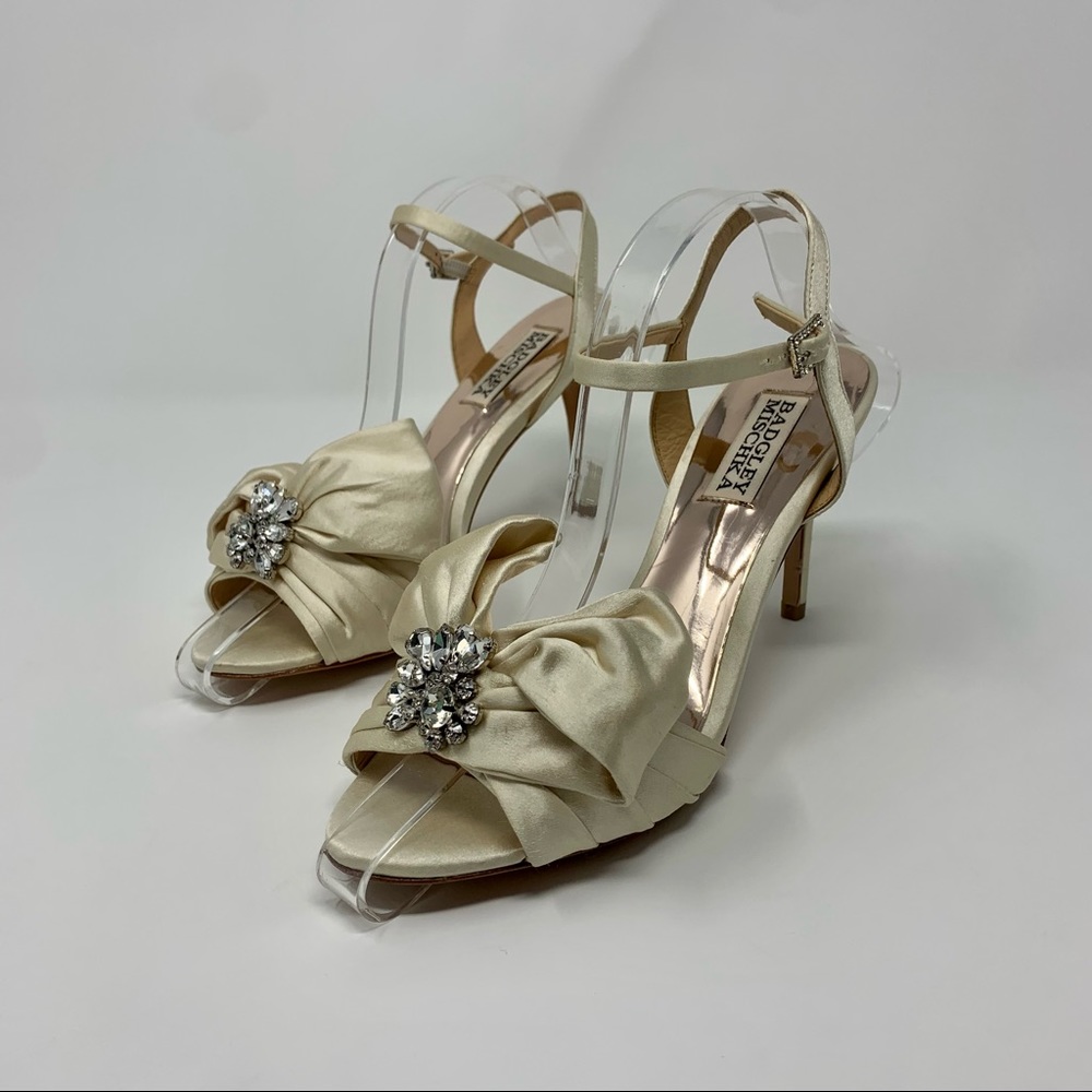 Badgley Mischka Bow Jewel Ankle Strap Ivory Satin High Heel Sandals Shoes 6 1/2